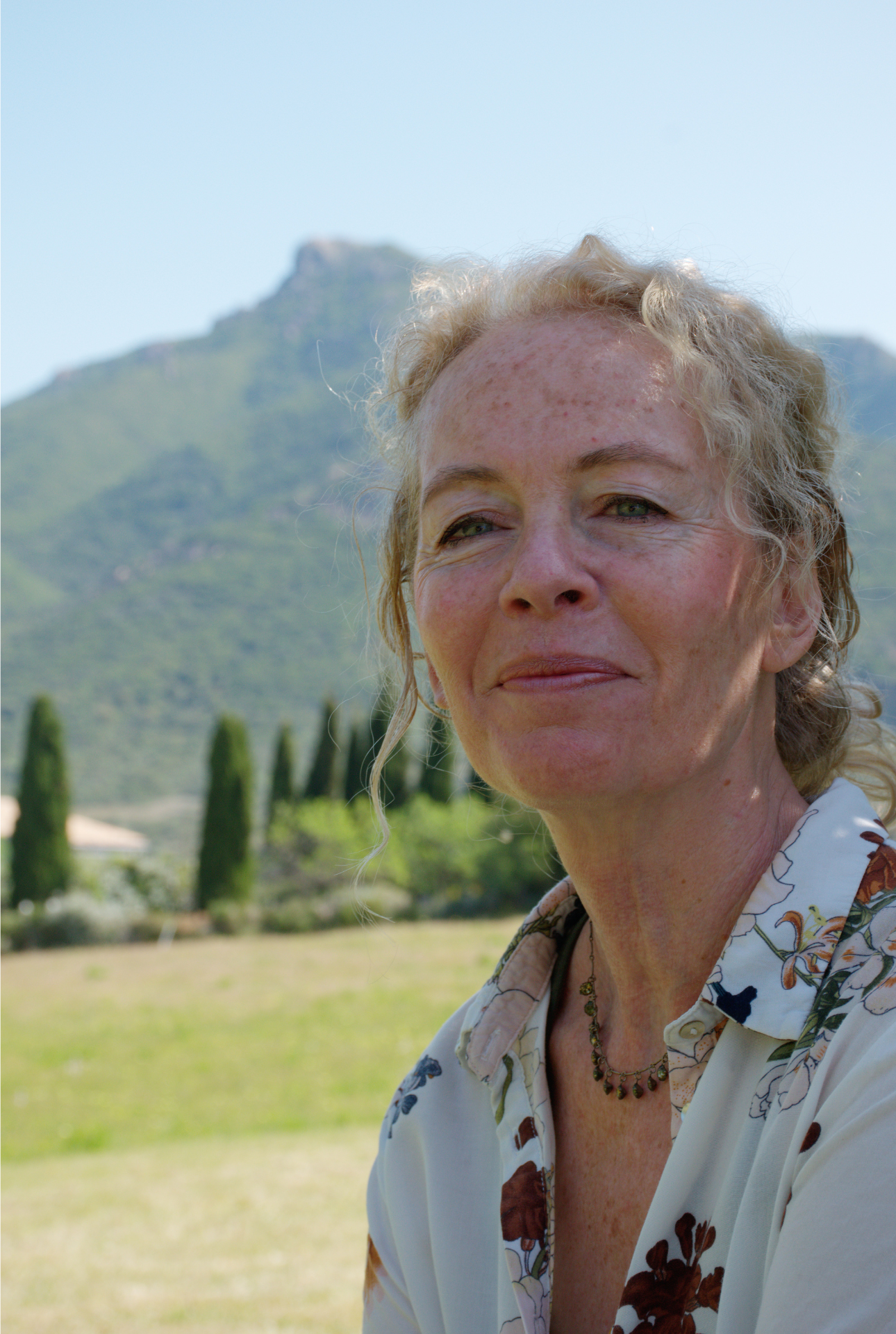 Bénédicte Magnan, devant le maquis corse